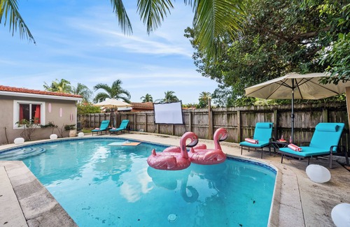 Middle River Terrace Haus | Relaxing 3BD - Pool - BBQ - Games - Close to Beach