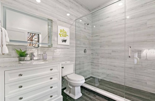 Avondale Wohnung | Relaxing 3BR Apt with King Beds & Washer