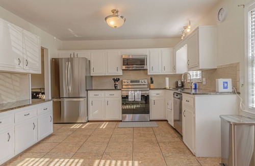 Columbus Haus | Relaxing 3BR Getaway with Pool and games