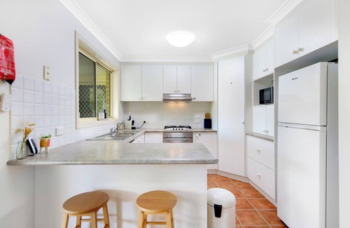 Boambee East Haus | Relaxing 3BR+granny flat holiday home close to Sawtell, pet-friendly, large garden