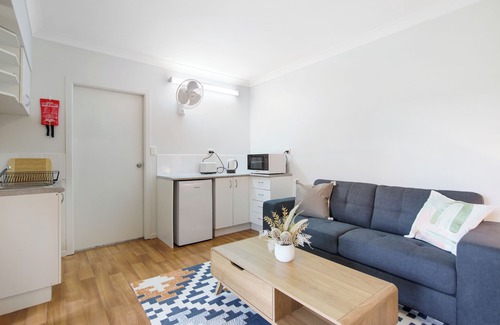 Boambee East Haus | Relaxing 3BR+granny flat holiday home close to Sawtell, pet-friendly, large garden