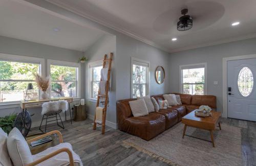 Graton Haus | Relaxing 3BR Home with Vineyard View Rooftop Deck and Game Room