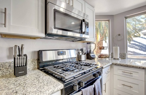 Paradise Haus | Lebhafte 5bd / 4ba + Pool / Sauna / Grill, 10 Minuten zum Strip