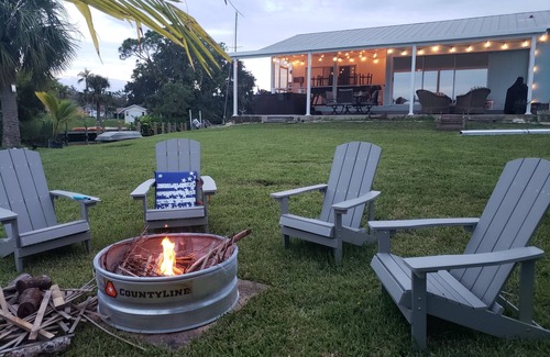 Alva Haus | Relaxing but Adventurous River Front House