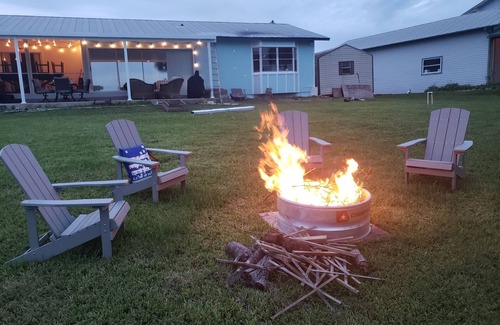 Alva Haus | Relaxing but Adventurous River Front House