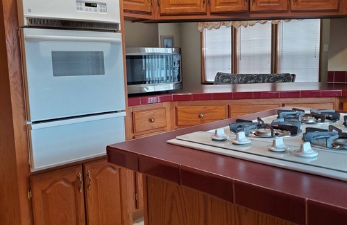 Lake Hütte | Relaxing Crooked Lake Cottage - Private Dock, Large Yard, Great Fishing