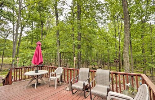Sybertsville Haus | Relaxing Eagle Rock Resort Home - 1 Block to Lake!