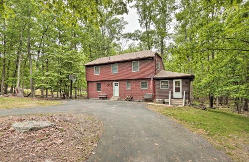 Sybertsville Haus | Relaxing Eagle Rock Resort Home - 1 Block to Lake!