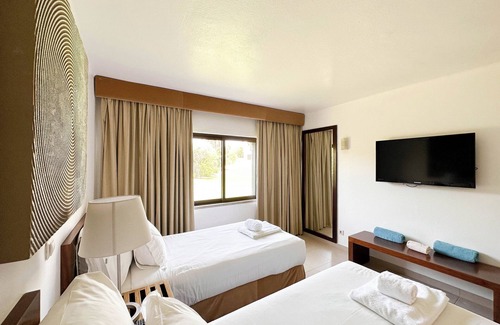 Albufeira Hotel | Relaxing Getaway! 2BR Apartment with Full Kitchen, Outdoor Pools, Free Parking