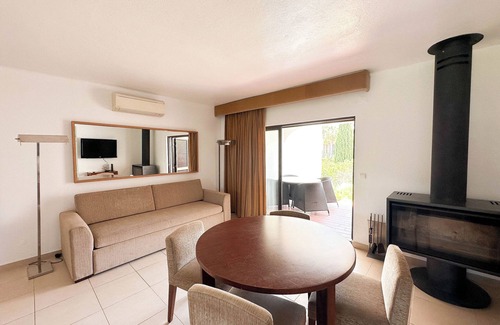 Albufeira Hotel | Relaxing Getaway! 2BR Apartment with Full Kitchen, Outdoor Pools, Free Parking