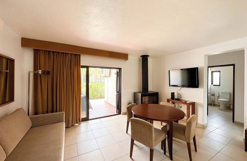 Albufeira Hotel | Relaxing Getaway! 2BR Apartment with Full Kitchen, Outdoor Pools, Free Parking