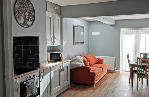 Lower Wick Haus | Relaxing home close to Worcester City Centre. Ideal for short or long stays