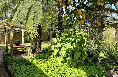 Foster Hütte | Relaxing home in Foster opposite bushland and near Wilsons Promontory NatPark.