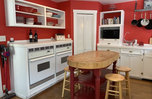 Sutter Creek Haus | Relaxing home with a pool, just steps away from historic downtown Sutter Creek!