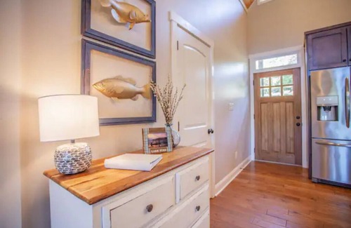 Newell Hütte | Relaxing Lake Cottage with easy water access!