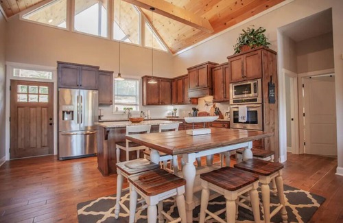 Newell Hütte | Relaxing Lake Cottage with easy water access!