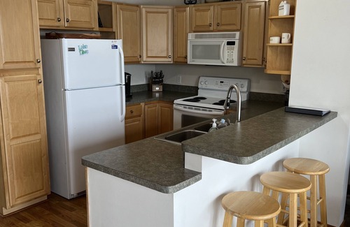 Six Lakes Haus | Relaxing Lake House with Beach, Hot Tub