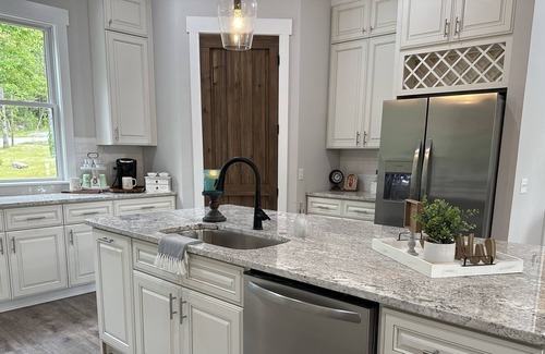 Clanton Haus | Relaxing LAKE OASIS! Enjoy the lake, outdoor fireplace, sleeps 9 comfortably.