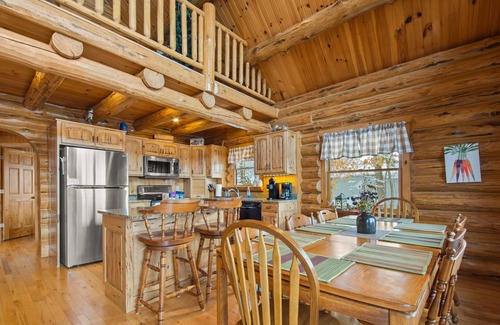 Bellaire Kabine | Relaxing Lakefront Log Cabin home on Clam Lake!