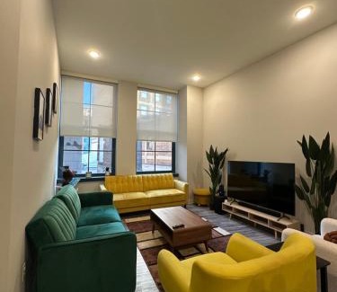 Gateway District Wohnung | Relaxing Playhouse Square Apartment
