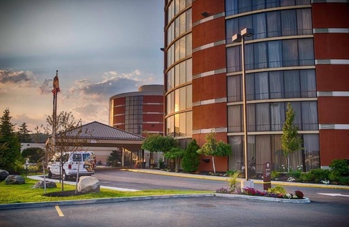 South Portland Hotel | Relaxing Portland Stay Close to Downtown | Ideal For Romantic Couple Getaway