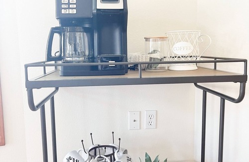 Onekama Hütte | Relaxing Refuge: Lakefront Cottage