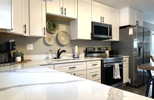 Howe Haus | Relaxing Riverside 10 Minutes to Shipshewana