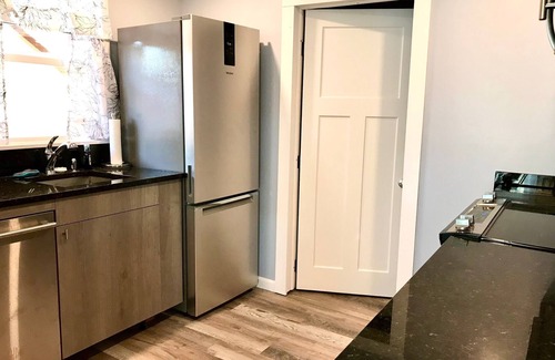 Findlay Skihütte | Relaxing Scenic 1 Bedroom Retreat With Private Hot Tub