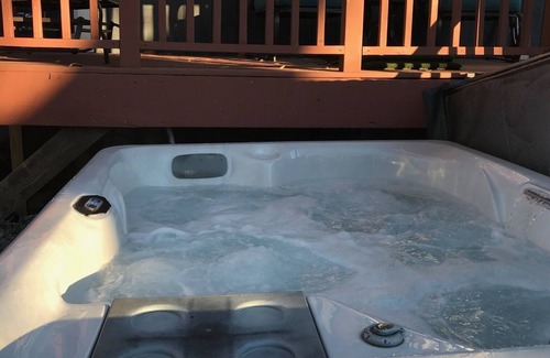 Findlay Skihütte | Relaxing Scenic 1 Bedroom Retreat With Private Hot Tub