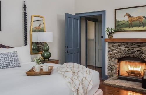 Mount Berry Hotel | Relaxing Stay with Golf, Spa, and Outdoor Pool! Pets Allowed!