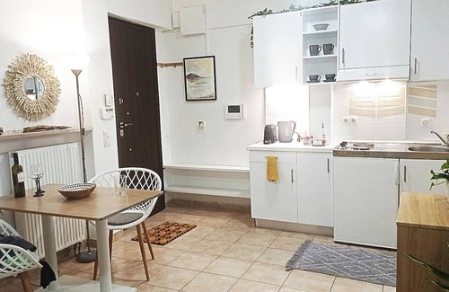 Kifisia Wohnung | Relaxing Studio Apt, 1 min to Highway, Parking