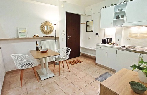 Kifisia Wohnung | Relaxing Studio Apt, 1 min to Highway, Parking