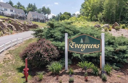 Laconia Haus | Relaxing Winnipesaukee Condo!