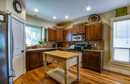 Meridian Haus | UMZUGSPEZIALIST UND SONDERANGEBOTE !! 3 Zim. 2b., Nah an alles!