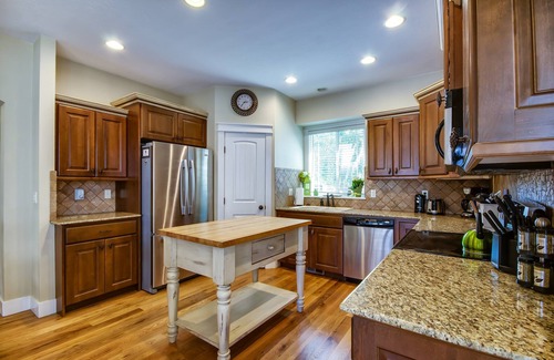 Meridian Haus | UMZUGSPEZIALIST UND SONDERANGEBOTE !! 3 Zim. 2b., Nah an alles!