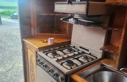 Bishops Castle Kabine | Remarkable 1-Bed Bedford Truck in Bishops Castle