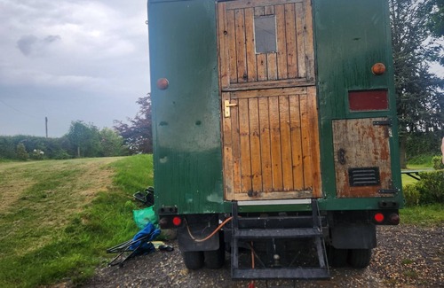 Bishops Castle Kabine | Remarkable 1-Bed Bedford Truck in Bishops Castle