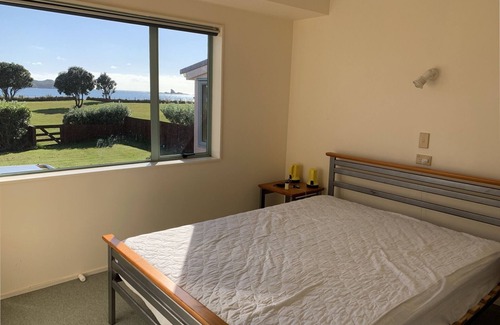 Whangaruru Haus | Bemerkenswerte Isthmus Beachfront Bach