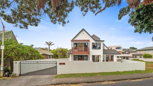 Red Beach Haus | Remarkable Red Beach - Red Beach Holiday Home