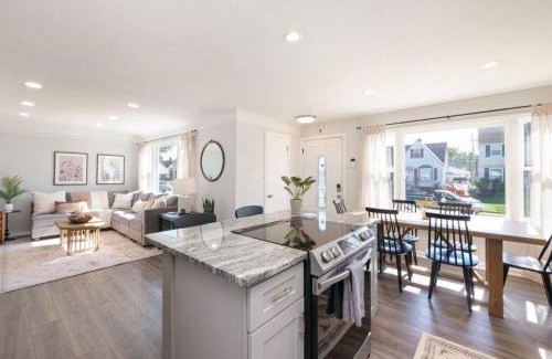 Parma Haus | Remodeled 4 Bedroom With a Game Room