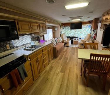 Ludlam Sonstige | Remodeled and Comfortable RV - FREE PARKING