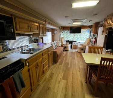 Ludlam Sonstige | Remodeled and Comfortable RV - FREE PARKING