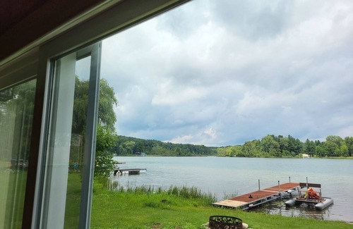 Sheridan Hütte | Remodeled Cottage w/Gfireplace, super close to Fred Meijer Heartland trail