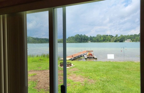 Sheridan Hütte | Remodeled Cottage w/Gfireplace, super close to Fred Meijer Heartland trail