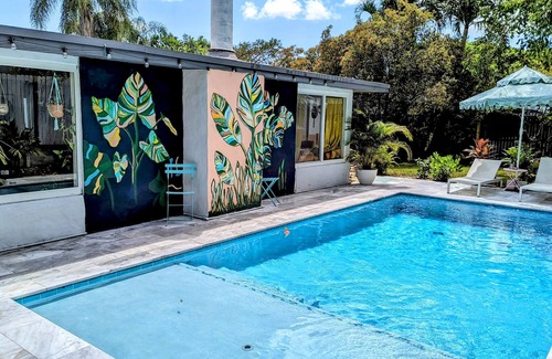 Sunset Haus | Remodeled midcentury home w/ pool, perfect for group stay. Close to everything!