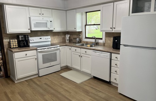 Avon Haus | 2023 Remodeled Modern 4BR Avon Home on Large Private Lot/Farm