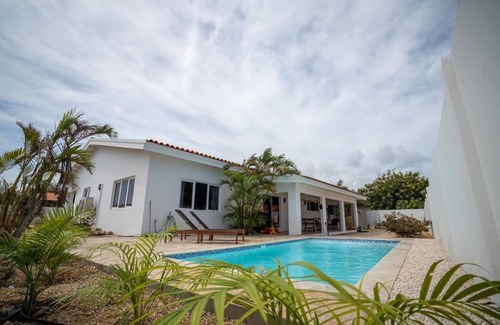 Esmeralda Haus | Remodeled Villa w/ 3BR & Private Pool @ Esmeralda
