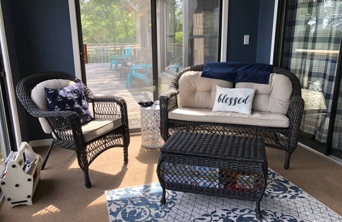 Eureka Springs Haus | Remote Beaver Lake Home with Stunning View