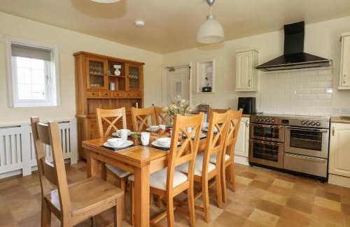 Corfe Haus | Rempstone Farmhouse