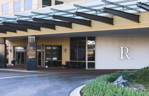 O'Hare Hotel | Renaissance Chicago O'Hare Suites Hotel